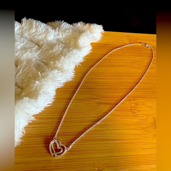 This elegant silver necklace with a heart pendant and white diamonds Length22 cm - Picture 5 of 5